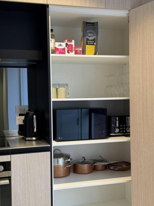 Apartamento Black-Luxe Living In The Heart Of City Christchurch Exterior foto